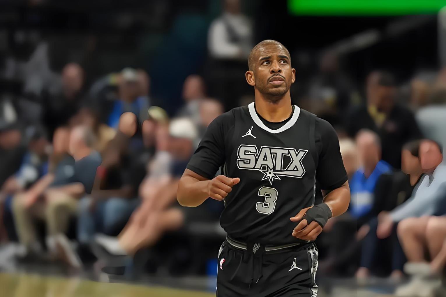 马刺逆转魔术,布克送出助攻 马刺逆转魔术,布克送出助攻