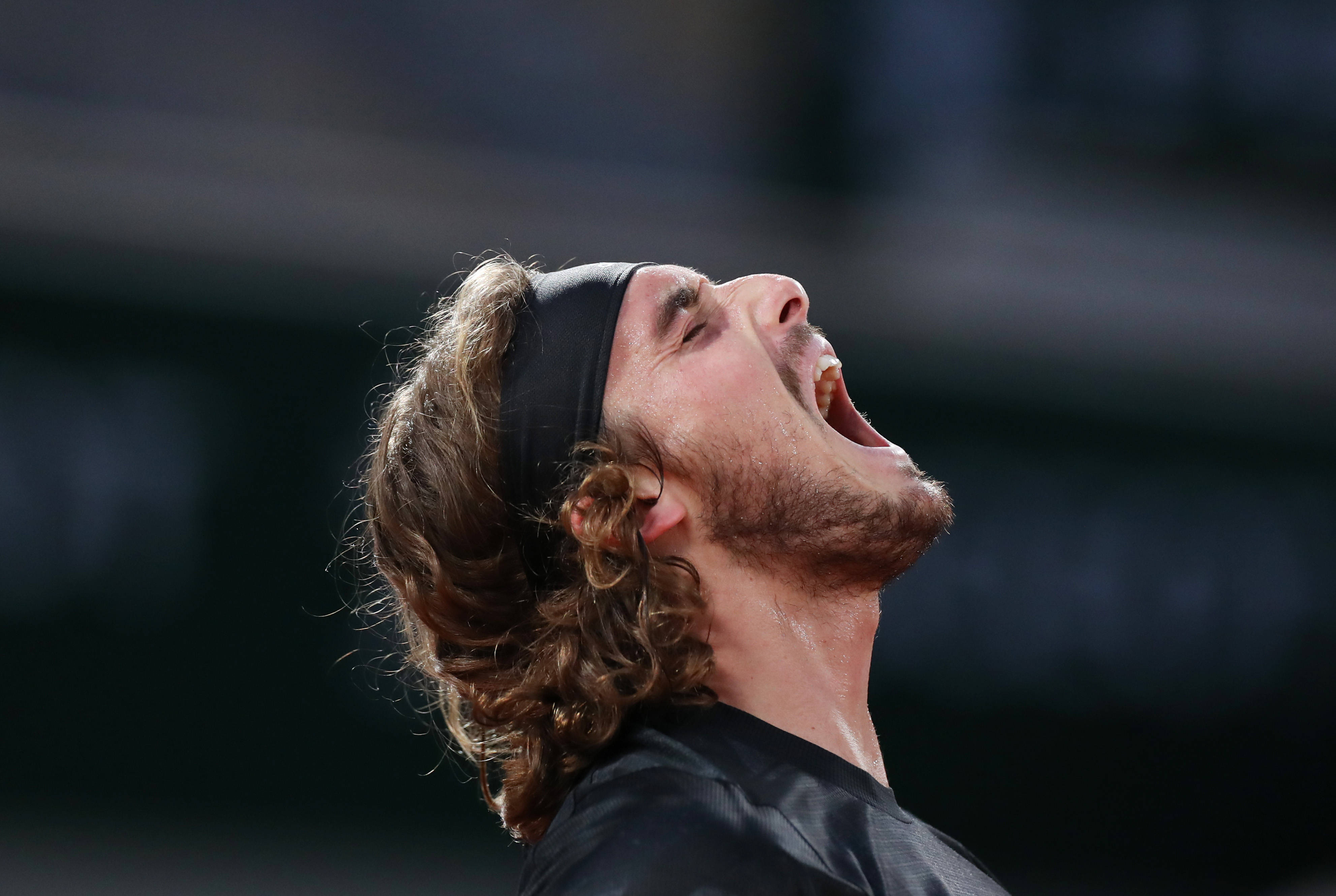 关于英国网球队鏖战法国网球队，西西帕斯关键制胜的信息