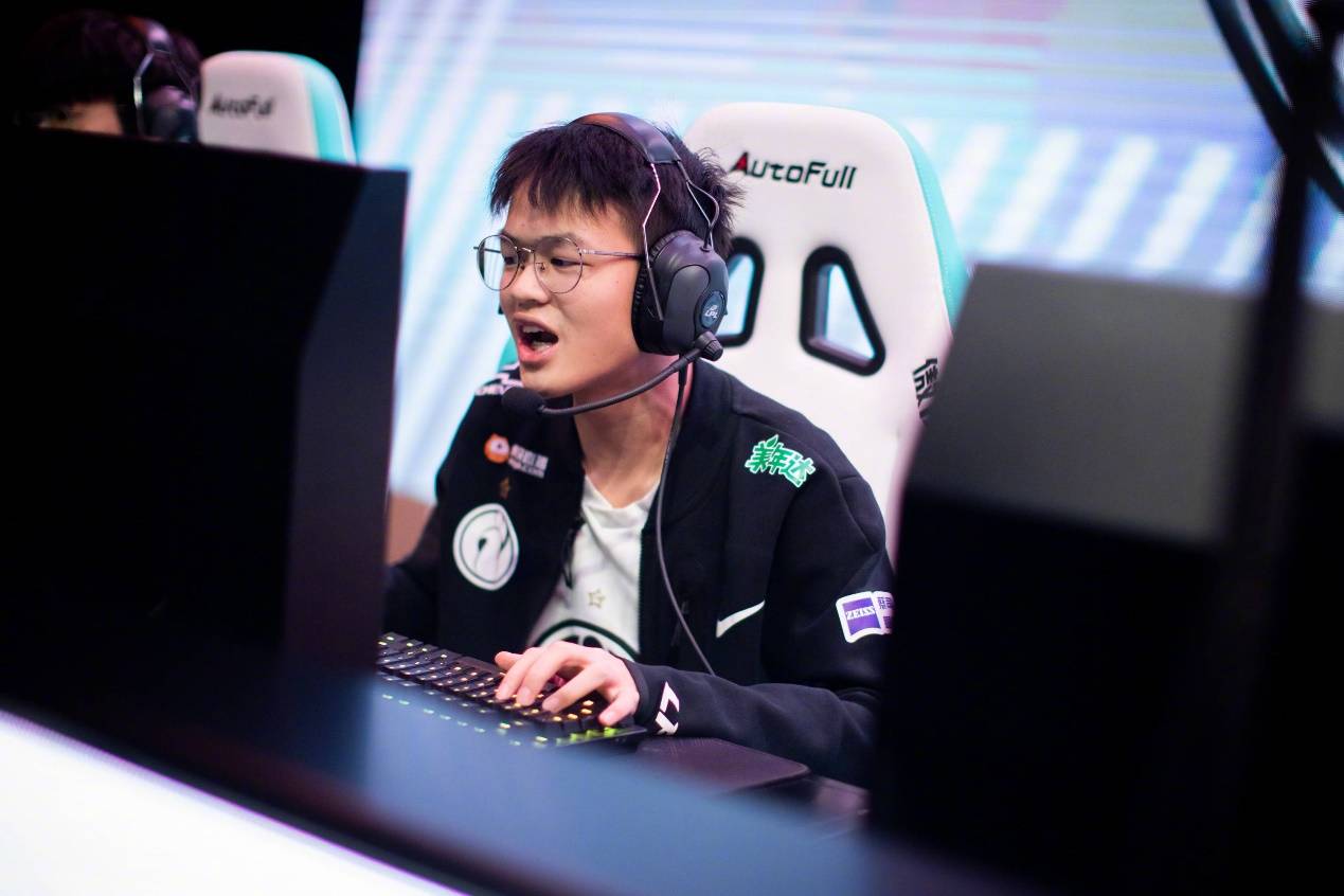 包含FPX绝杀T1，Gumayusi高光表现的词条