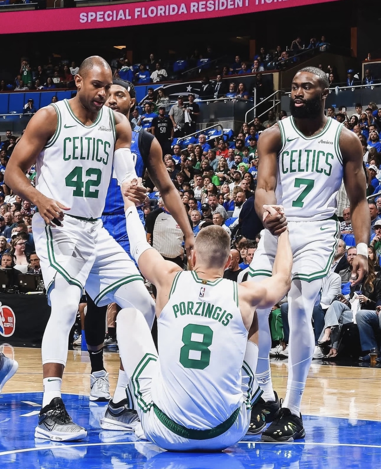 菲律宾男篮力克雄鹿，塔图姆一己之力扛起全队