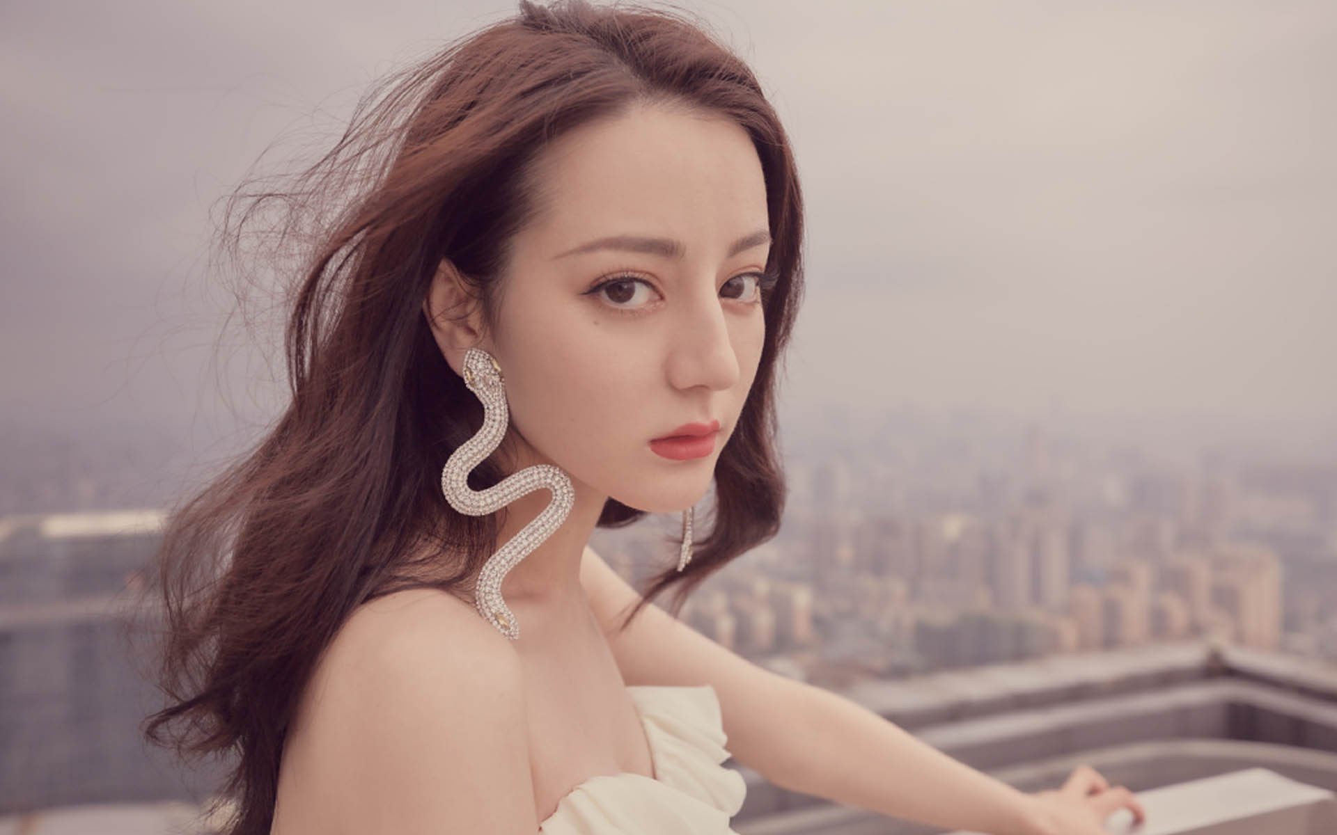 开云体育官网-湿滑草地与粘滞红土间，阿尔卡拉斯如何重构大满贯的终极对决哲学