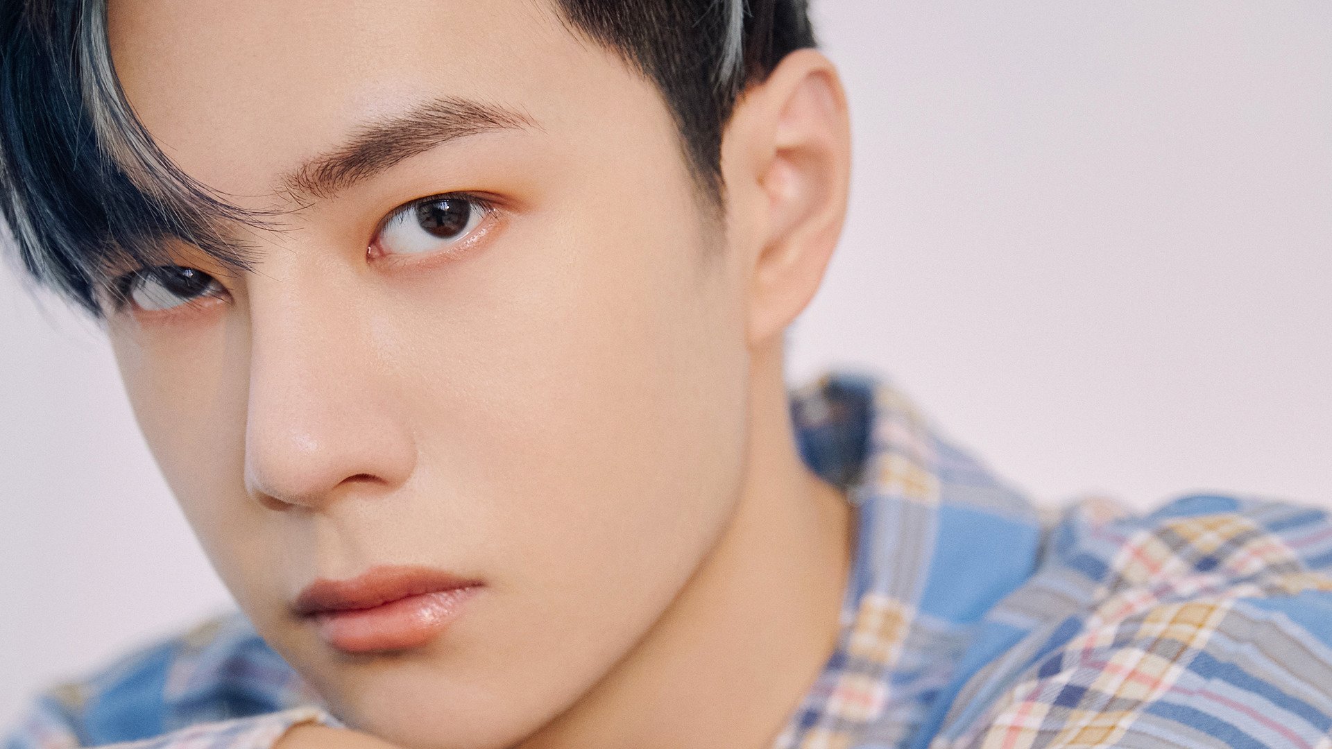 当魔术击败绿军时，另一个保罗正在赛道上改写历史